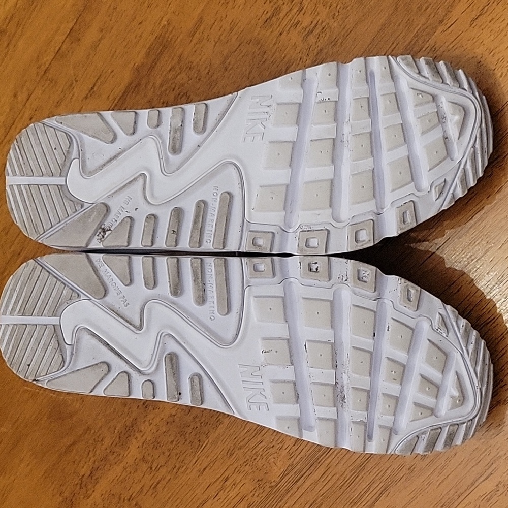 Nike Air Max 90 ▪︎ Classic All White Leather ▪︎EUC▪︎ Women's 8.5 (Youth Sz. 7) - Picture 7 of 7